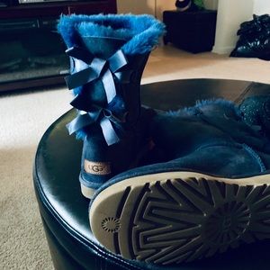 Women Uggs.  Only worn twice